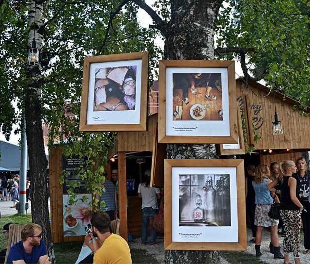 Miksi teokset pitäisi laittaa seinille kun ne voivat roikkua puussa?