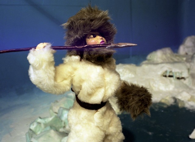 Verta ja väkivaltaa, tarjoilee animaatio nimeltään 'Putting Down the Prey'.