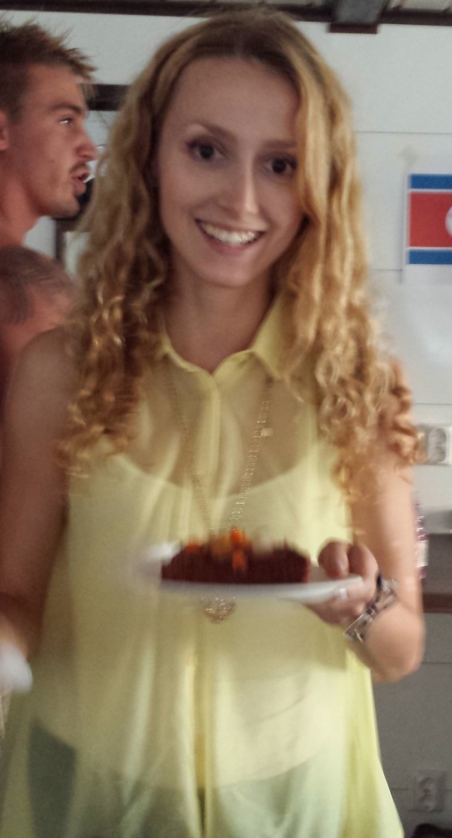 Iltapalaksi makuhermoja kutkuttelevaa marjapiirakkaa jossa mukavasti tyrniä.