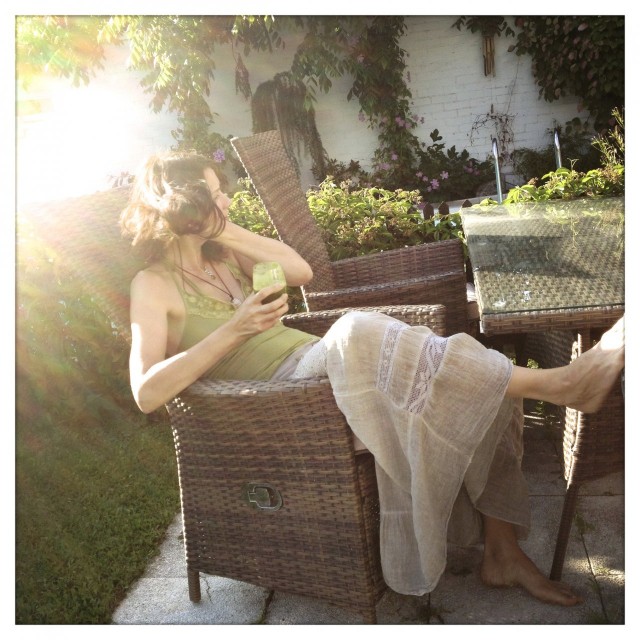 Blogin synnyttämistä viherjuoman ja auringon voimalla.