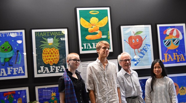 Erik Bruun ja Myrsky-hankkeen nuoret taiteilijat.