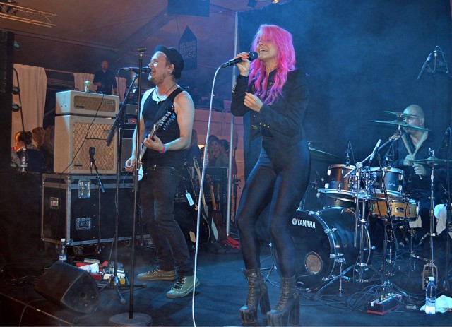 Jannika B esiintyi tunteella Helsinki Fashion Weekendissä.