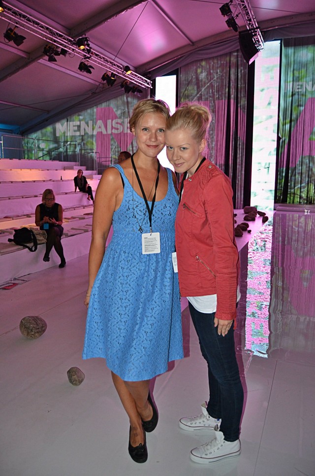 Fashion Weekend -seuralainen Suvi, pukeutuneena Ivana Helsinkiin. Itse vietin työpäivän uudessa Wranglerin takissani ja eilen shopatuissa Converseissa.