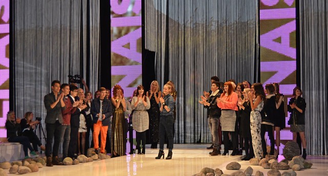 Keskellä näytöksen stailannut Sofia Oksanen.