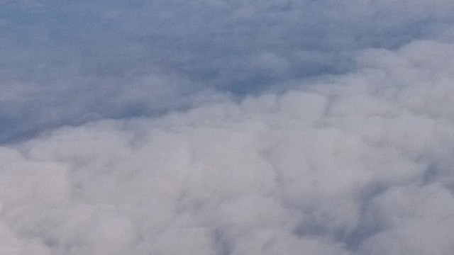 Ihmisen elämä on kuin harsopilvi. Niin kaunis, mutta samalla äärettömän hauras. Vaalikaamme elämää. Se on arvokas.