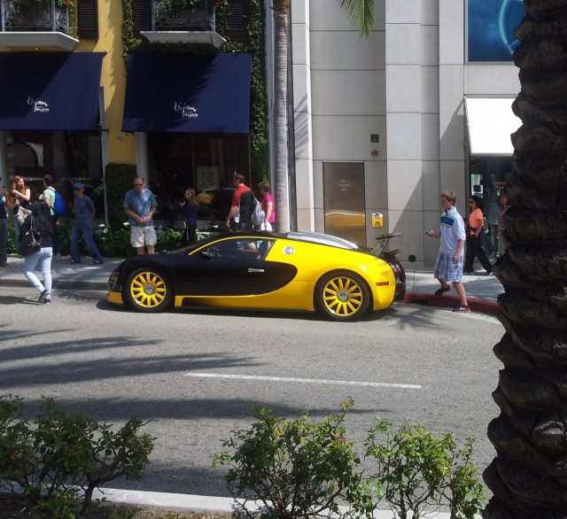 Älä osta kallista autoa. Investoi kaikki kasvuun.