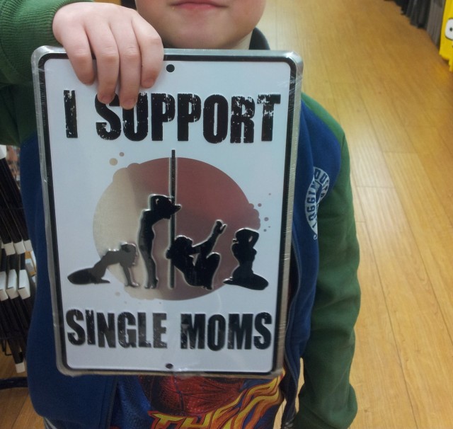 Harrasta seksiä työkaverin kanssa jos rakastat häntä ja tunne on molemminpuolinen. En vastaa seurauksista.