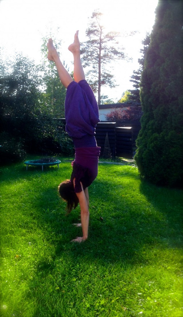 Okay, okay, en näytä J Lo'lta, mutta saako yhtään lisäpisteitä siitä, että tykkää käsillä seisomisesta...