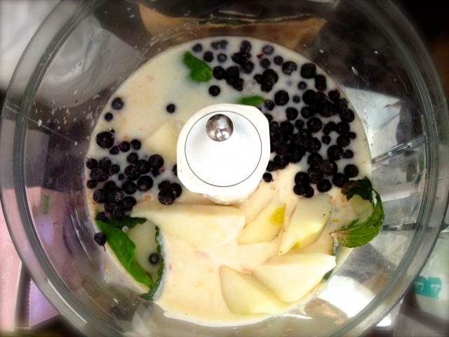 Sekametelisoppa, jolla tapetaan makean himo ja pumpataan kehoon roppakaupalla ravinteita. Kaksi kärpästä yhdellä iskulla.