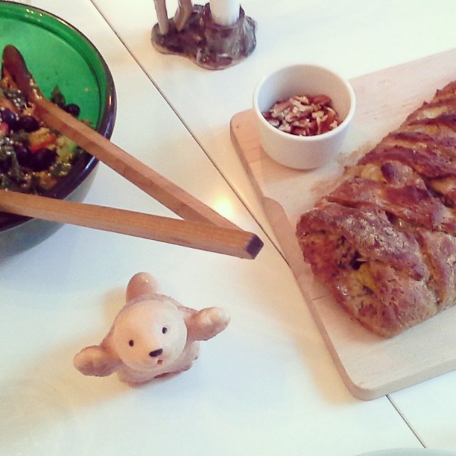 En ollut ihan vaimomatskuu tänään tuossa letitysvaiheessa, mutta ei se mitään. Hyvin upposi rumakin calzone!