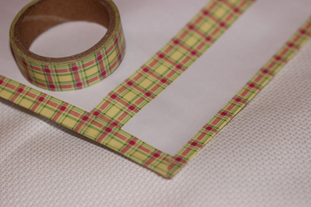 Kirjekuoren reunat ovat vahvistettu kuvioteipillä