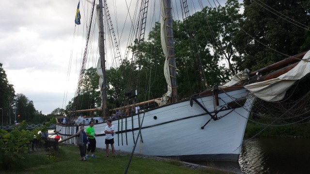 Laivan tiimi toimii tehokkaasti, kun kaikki osaavat hommia monipuolisesti. Yhden ihmisen sairastuminen ei pysäytä laivaa. Delegointi puolin toisin on hyödyllistä ja kasvattaa tiimin kapasiteettia.