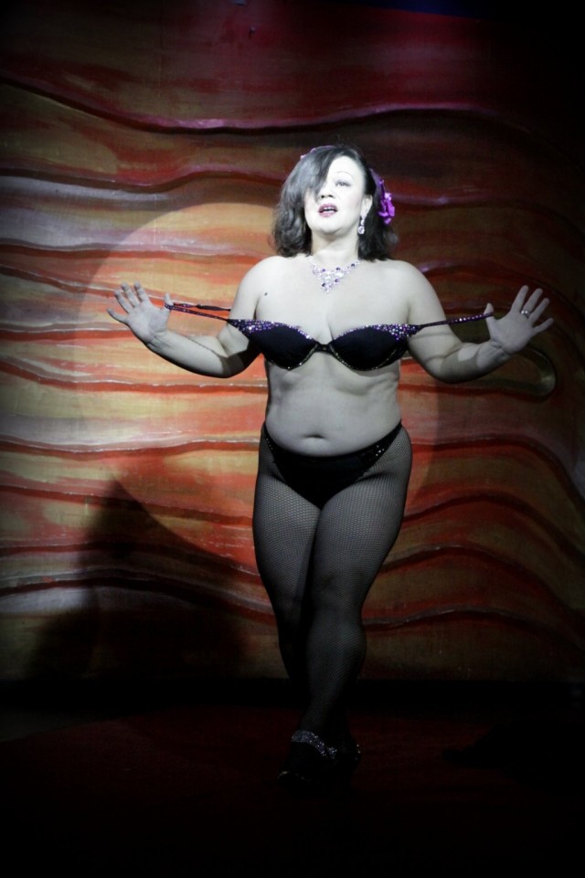 Mimi Carelia näyttää boobsit!