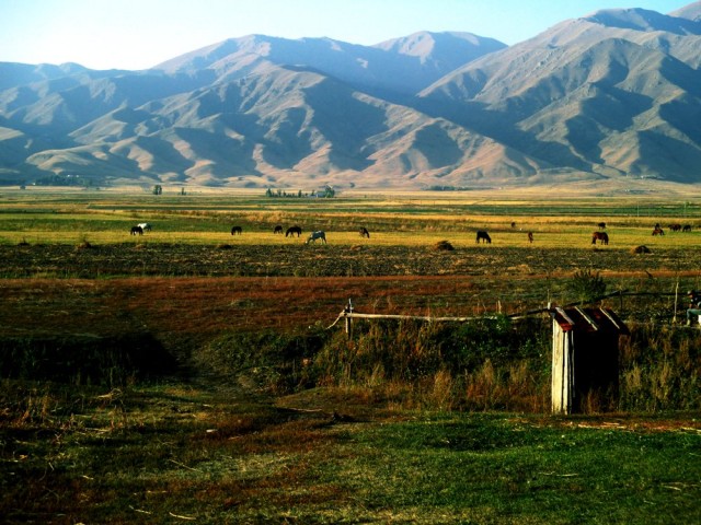 Maisema herra Liran asunnon edestä.