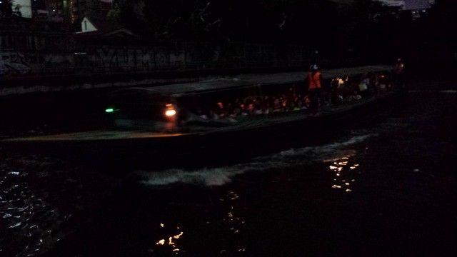 Vesibussilla pääsee kätevästi ja nopeasti ilman ruuhkia.