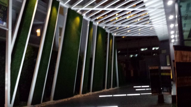 Valo korostaa kivasti arkkitehtuuria.