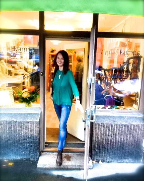 Täältä löytyy rennoimmat asiakkaat ja tekijät. Ja parhaat tarjoilut, tänään sain raakakakkua!