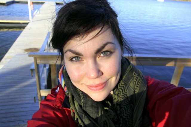 Reipas reippailija punaisine poskineen! Oikea Pirkko Pirteä.