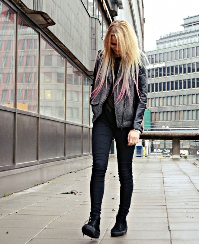 Sanni etenee määrätietoisella askelluksella koleasta syysilmasta huolimatta.