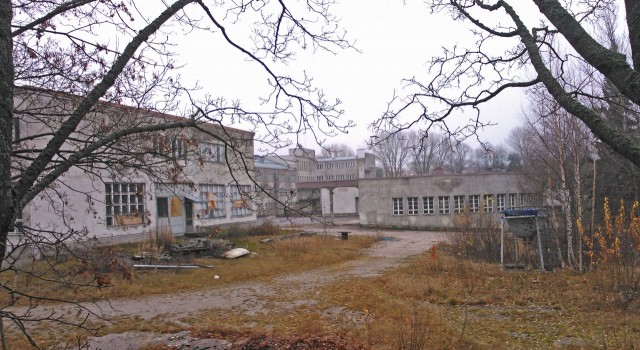 Taivallahden kasarmi pihalta päin