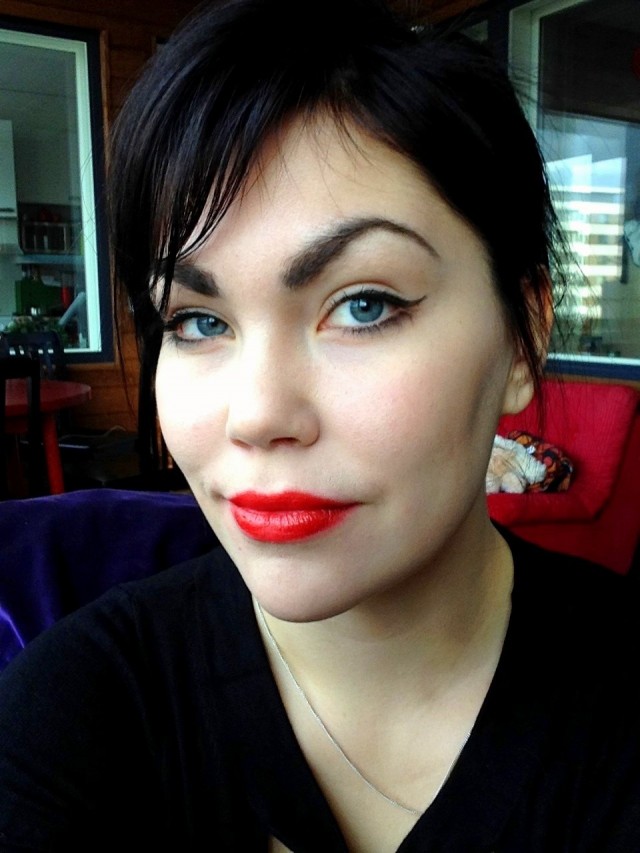 l'Orealin paskapuodin paska oranssi puna