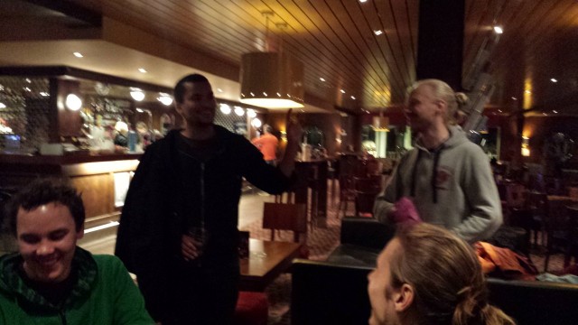 Joonatan Pitkänen: Haluuttekste et mä pidän teille musavisan? Ajattelin että ois kaikilla vieläkin hauskempaa. En oo töissä mut voisin silti järkkää teidän kanssa kivaa ohjelmaa.