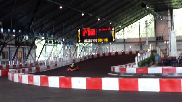 Ihan tavallinen ihminen voi yrittäjänä rakentaa vaikka oman mikroautoradan sekä hulppean huvipuiston. Powerpark ja ihan tavallinen ihminen Jorma Lillbacka.