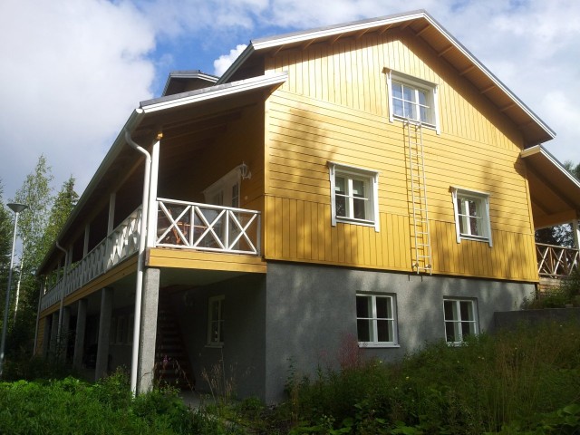 Riittääkö 600 neliötä kesämökille? Ihan tavallinen oman uransa luonut yrittäjä on sitä mieltä että riittää jos siinä on erillinen puulla lämmitettävä rantasauna.