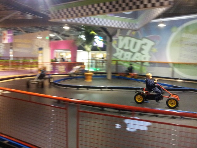 Ihan tavallinen ihminen voi rohkaistua ja perustaa vaikka Ideaparkin ja toinen yhtä tavallinen ihminen pistää sinne FunParkin. Yrittäjyys on innovointikykyä.