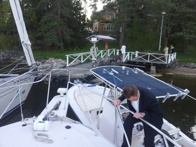 Frendin himasta. Oma satama on kiva olla. Ihan tavallinen ihminen voi elämänsä aikana kasvattaa varallisuuttaan pikku hiljaa ja hommata vaikka tällaisen mestan veneineen.