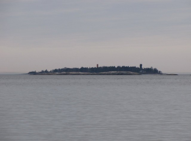 Miksei sitä vois ostaa oman saaren. Rysäkari. Ihan tavallisen ihmisen ostamana. Yrittäjät voi tehdä mitä vaan. Lisää kuvia: http://jarmonieminen.kuvat.fi/kuvat/Rys%C3%A4karin+ilta.+21.9.2013/