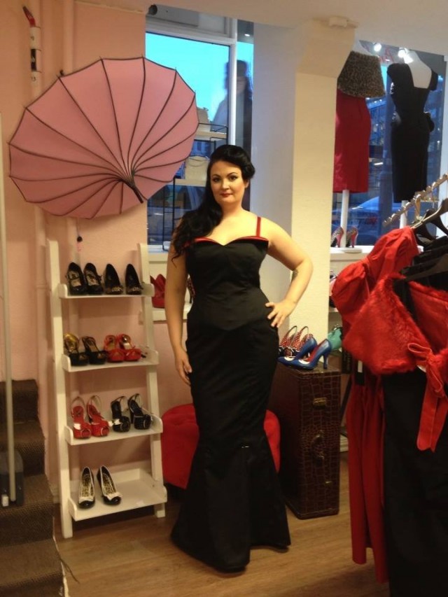 Elenan tekemä iltapuku