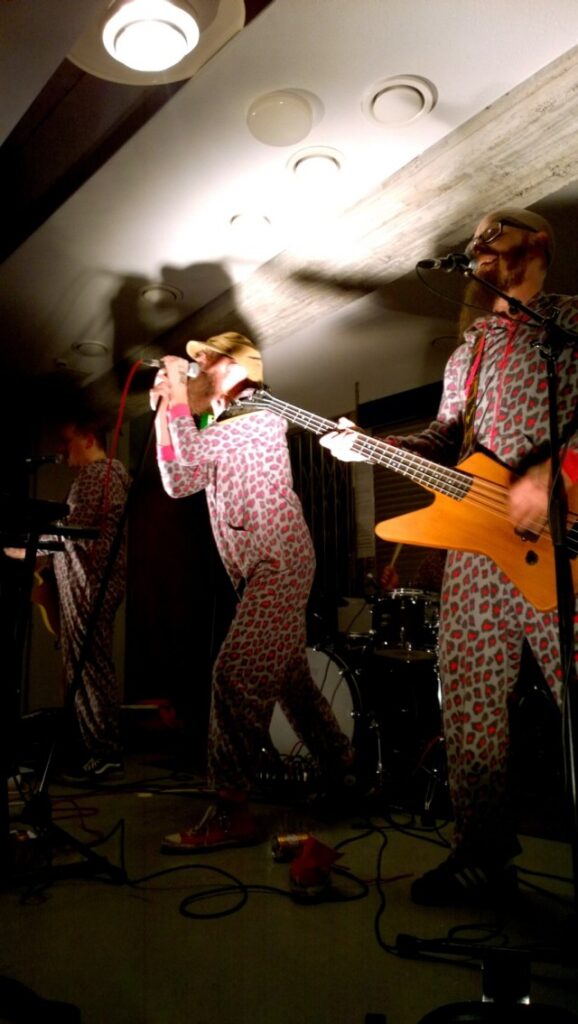 Muoti-ikonini Kumikameli. Päätökseni hankkia tuollainen potkupuku vahvistuu päivä päivältä.