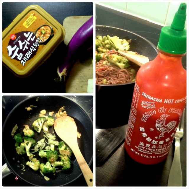 Soba-edamame-stirfry maustetaan ihanalla Srirachalla! HOT!