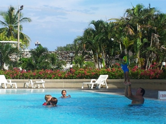 Etätyötä voi tehdä missä vaan. Kuva Rayongista Thaimaasta.