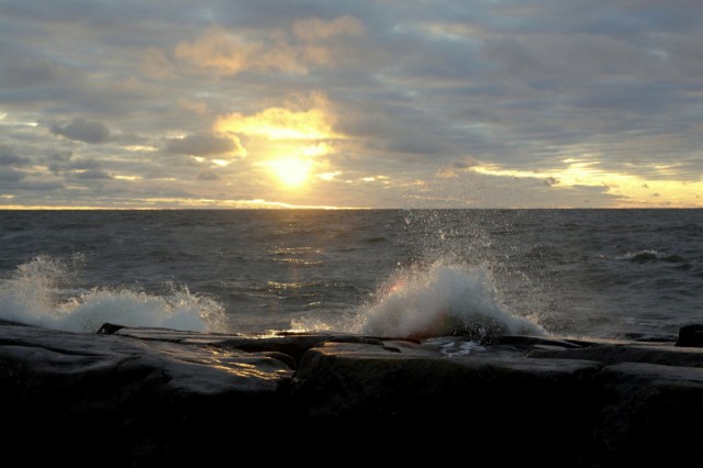 Kallosta, mutta kuva ei tee oikeutta aaltojen korkeudelle!