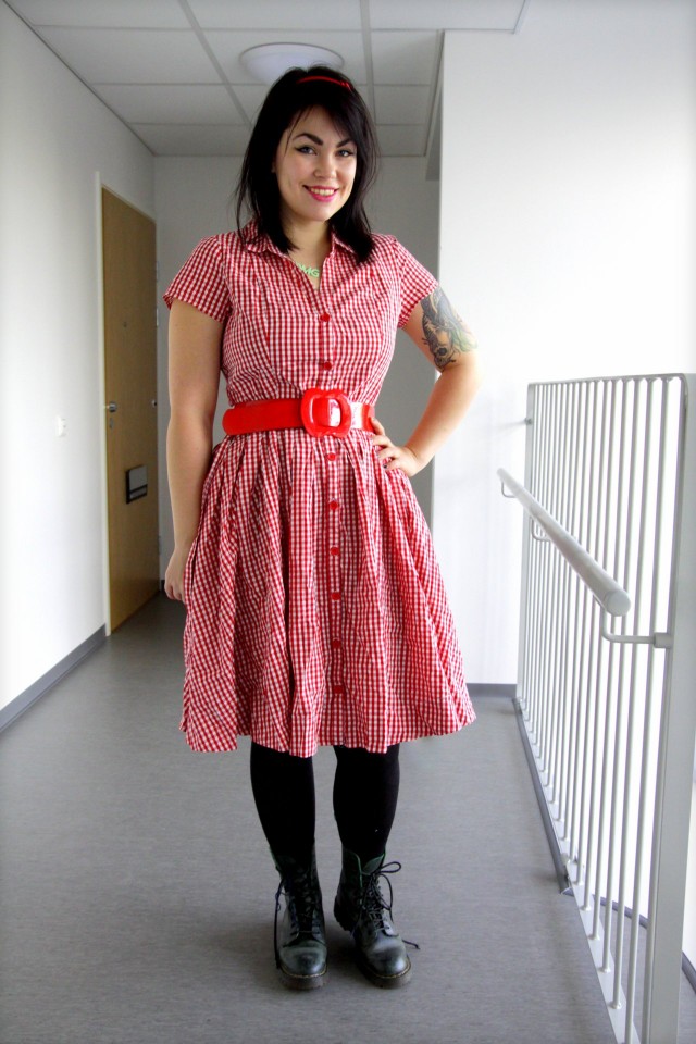 Luonteva ilme ja asento!