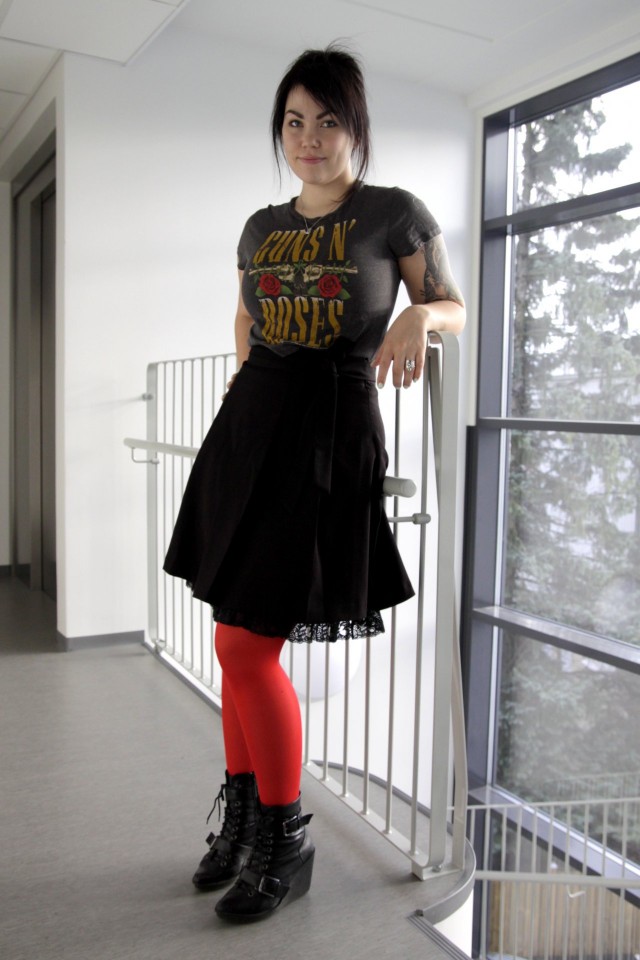 Kai nämä vaatteet kaipaisivat jotain vähän räväkämpää meikkiä.