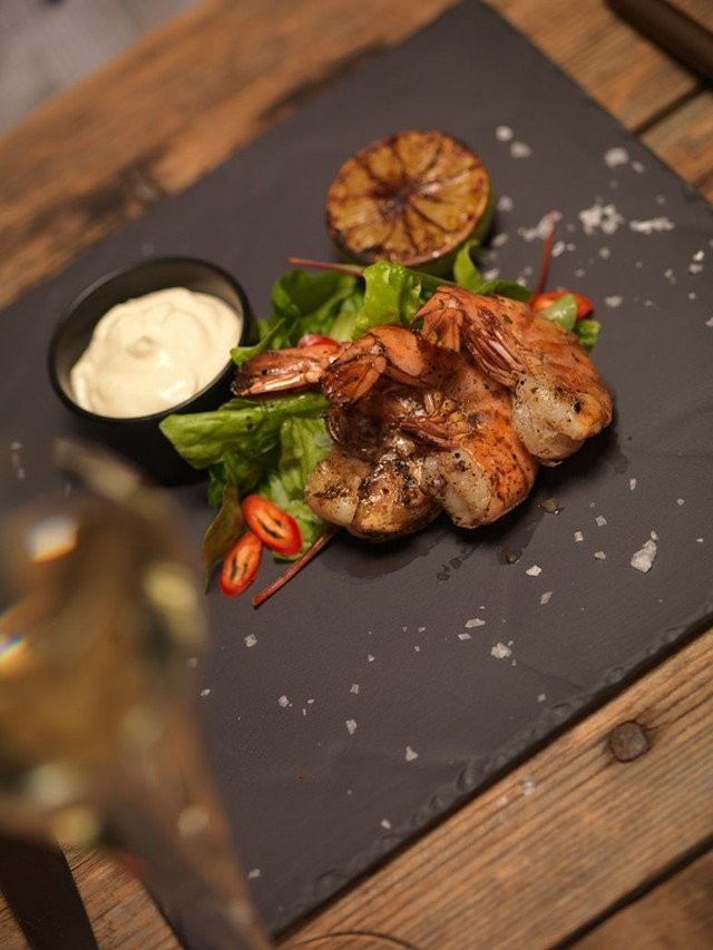 Jättiravut ja aiolia.