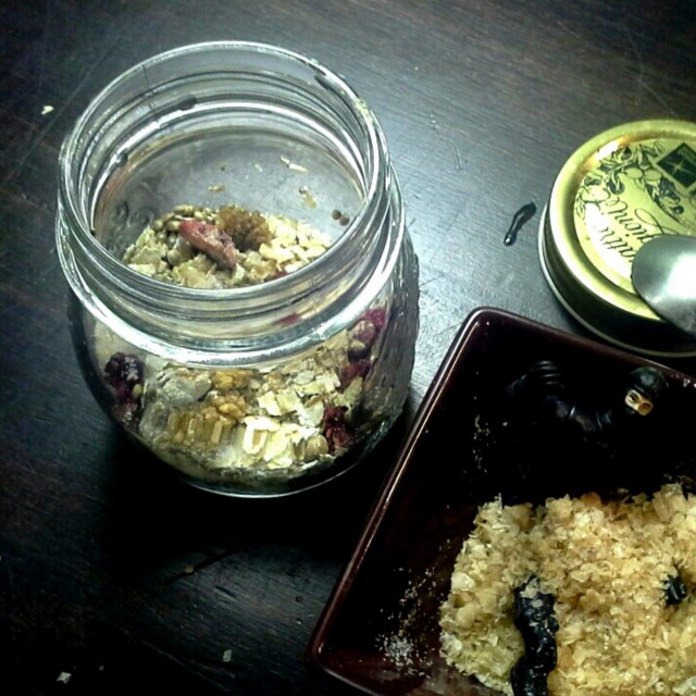 Illalla puuroaineet purkkiin ja purkki jääkaappiin