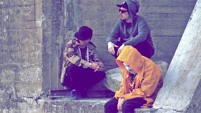 Eevil Stöö, DJ Kridlokk & Koksukoo kuuluvat Suomen ahkerimpiin keikkailijoihin.