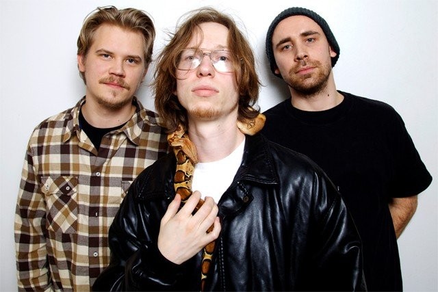 Kemmurun taktiikkana on julkaista musaa biisi kerrallaan, 7-tuumaisena ja musavideona.