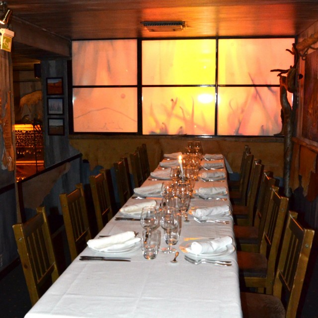 Toinen Saagan kabineteista, joka vielä oli tyhjänä saapuessamme. Juhlat olivat täälläkin loppuillasta ylimmillään.