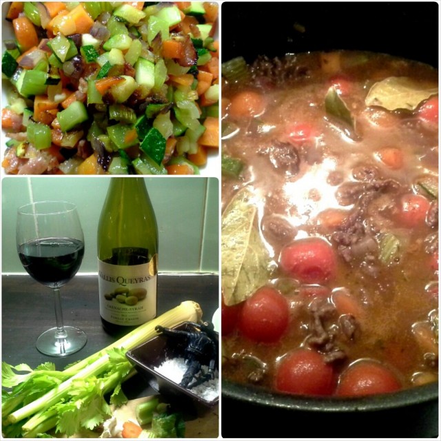 Tämän soossin tekoon kuuluu myös lasi viiniä valmistumista odotellessa.