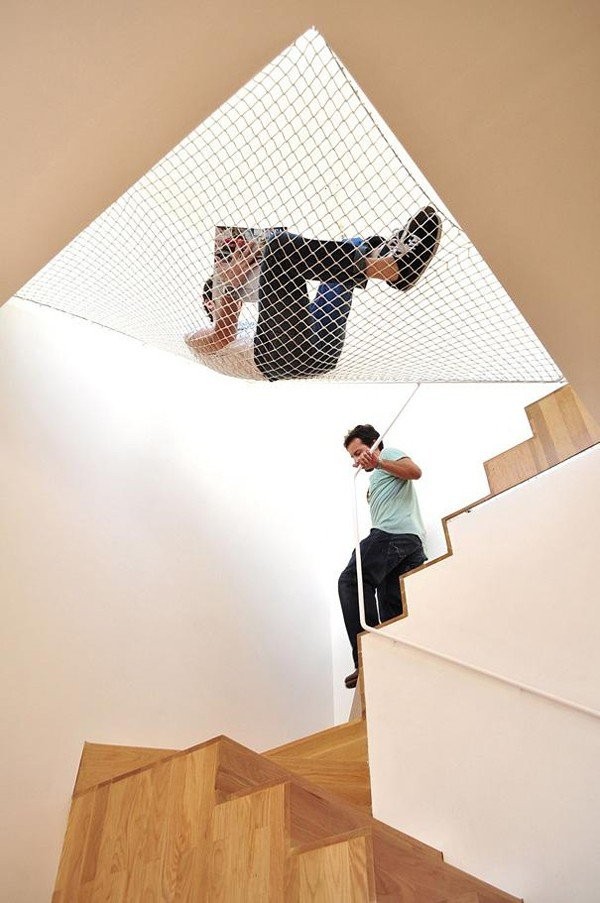 Riippumatto ja porras -yhdistelmä.