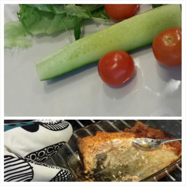 Lohta salaattipedillä. Tykkään laittaa salaatit valmiiksi lautaselle ja sitten kalat perään melkein suoraan uunista.