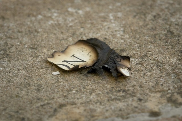 Sisältö ja kanava sekoitetaan usein. Sisältö ratkaisee. Sisältö voi olla sivistävää tai ei. Paperille painaminen ei muuta sisällön sivistävyyttä tai luotettavuutta yhtään. Kuva (CC BY SA) Yaisog Bonegnasher