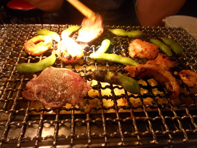 Ruokasnobien Facebook-päivitykset näyttävät helposti tältä: Sian peräsuolta tokiolaisittain.