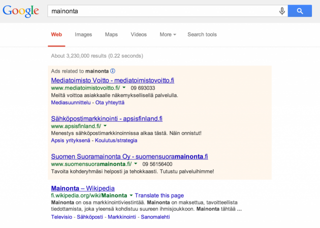 Hakukoneiden hakutulokset ovat usein maksettua natiivia mainontaa. Mainoksia voi olla koko etusivu täynnä kuten kuvan esimerkissä. Natiivi mainos on parhaimmillaan lukijalle relevanttia tietoa kuten tässäkin haussa.