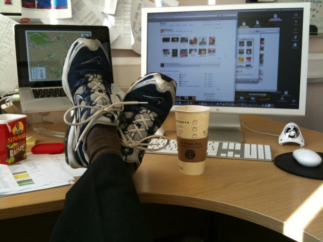 Menestyjät käyvät usein juoksemassa. Todisteeksi riittää kun laitat kuvan juoksukengistä jaloissasi ja kerrot kuinka pitkän lenkin juoksit tai laitat että aamusporttailu tekee aina hyvää.